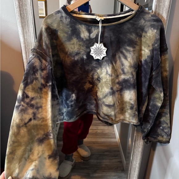 POL top/crewneck!! Love this one!! Amazing condition and fabric!! - Picture 2 of 3